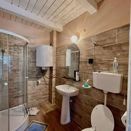 Brigitta Nyaralohaz *